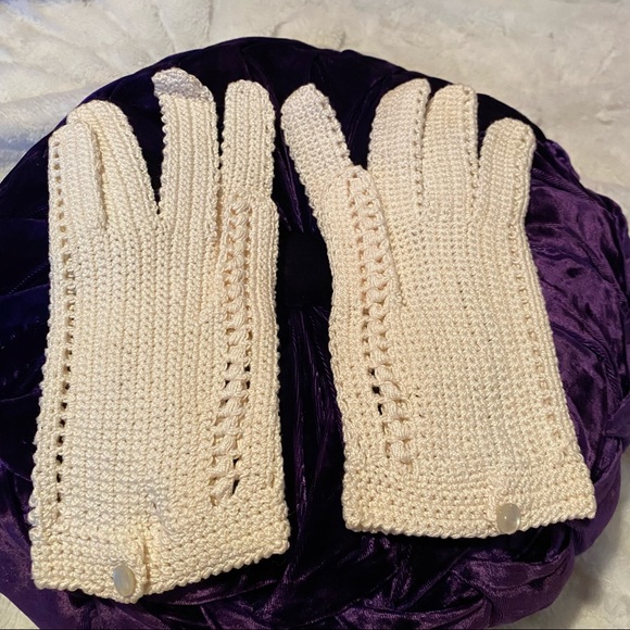 VINTAGE CROCHETED GLOVES - Picture 5 of 7